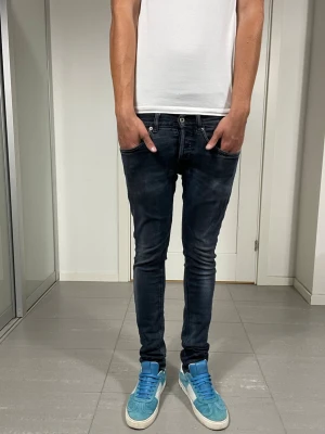 Dondup George Jeans  - Säljer dessa Dondup George Jeans. Mått ca 36 o 102,5 cm, Moddelen är 183 o väger 68 kg, skriv för fler bilder/frågor🙌🏼