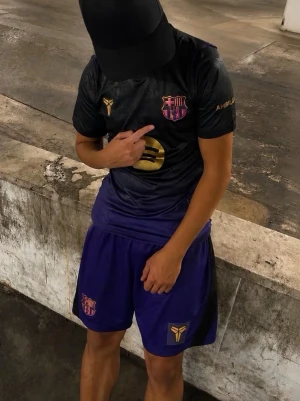 FC Barcelona borta set - FC Barcelona hemma set i storlek S och M. Helt ny med tagg
