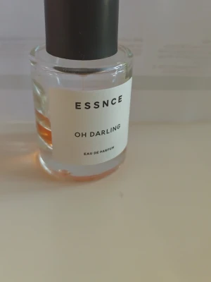 Oh darling essnce  - Se bild för mängd. Stått förvarad mörkt. 