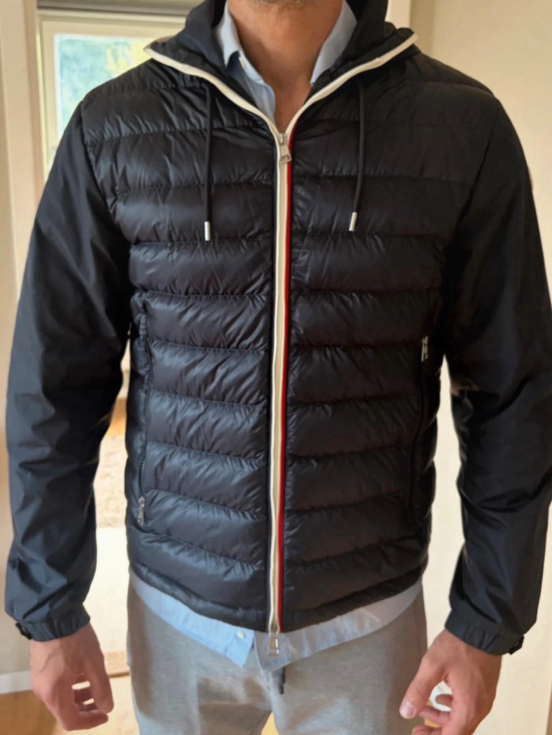 Svart pufferjacka från Moncler