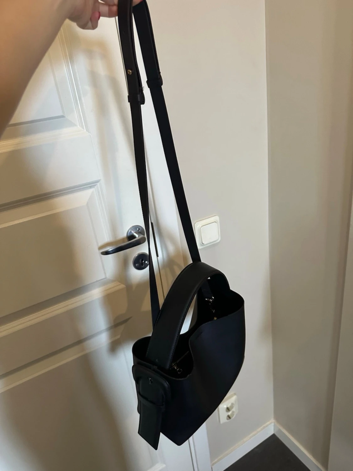 Svart Arket handväska  - 3