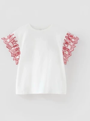 Tröja från Zara  - Super fin tröja från Zara med fina volanger på axlarna🌸 den är använd men inget som syns🌸