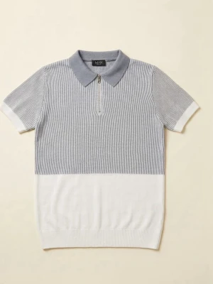  Kortärmad 1/4 zip - • Kortärmad tröja med 1/4-zip • Märke: BoohooMAN • Helt ny, aldrig använd • Storlek: Medium • Färger: Babyblå & vit • Material: 100% akryl, tillverkad i Storbritannien  Tveka inte att skicka ett meddelande om du har några frågor eller funderingar. Jag har massor av plagg tillgängliga på min sida och erbjuder gärna bra paketpriser vid köp av flera! 🤝