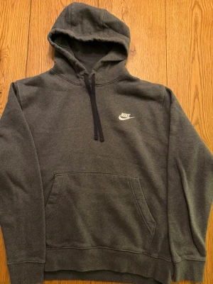 Nike Hoodie - Mörkgrå Nike Hoodie, Storlek M, Mycket bra skick