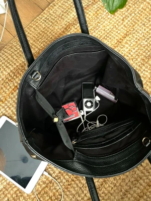 Leather imitation purse  - Perfect for the office or school, fits a MacBook, condition as shown in the photos, it has a button on each side to make it bigger or smaller and has an additional strap