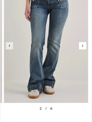 Low waist jeans - As snygga jeansen från Nelly. Fråga gärna om  bilder på dem! Storlek 34. Nästan inte använda!!Nypriss 699kr