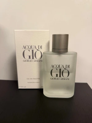 Armani Acqua di Giò Eau de Toilette - 100ml flaska som är ca halva använd så 50ml kvar😃