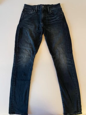 Levi’s jeans  - Mörka jeans från Levi’s 512, storlek 30/32. I utmärkt skick! 