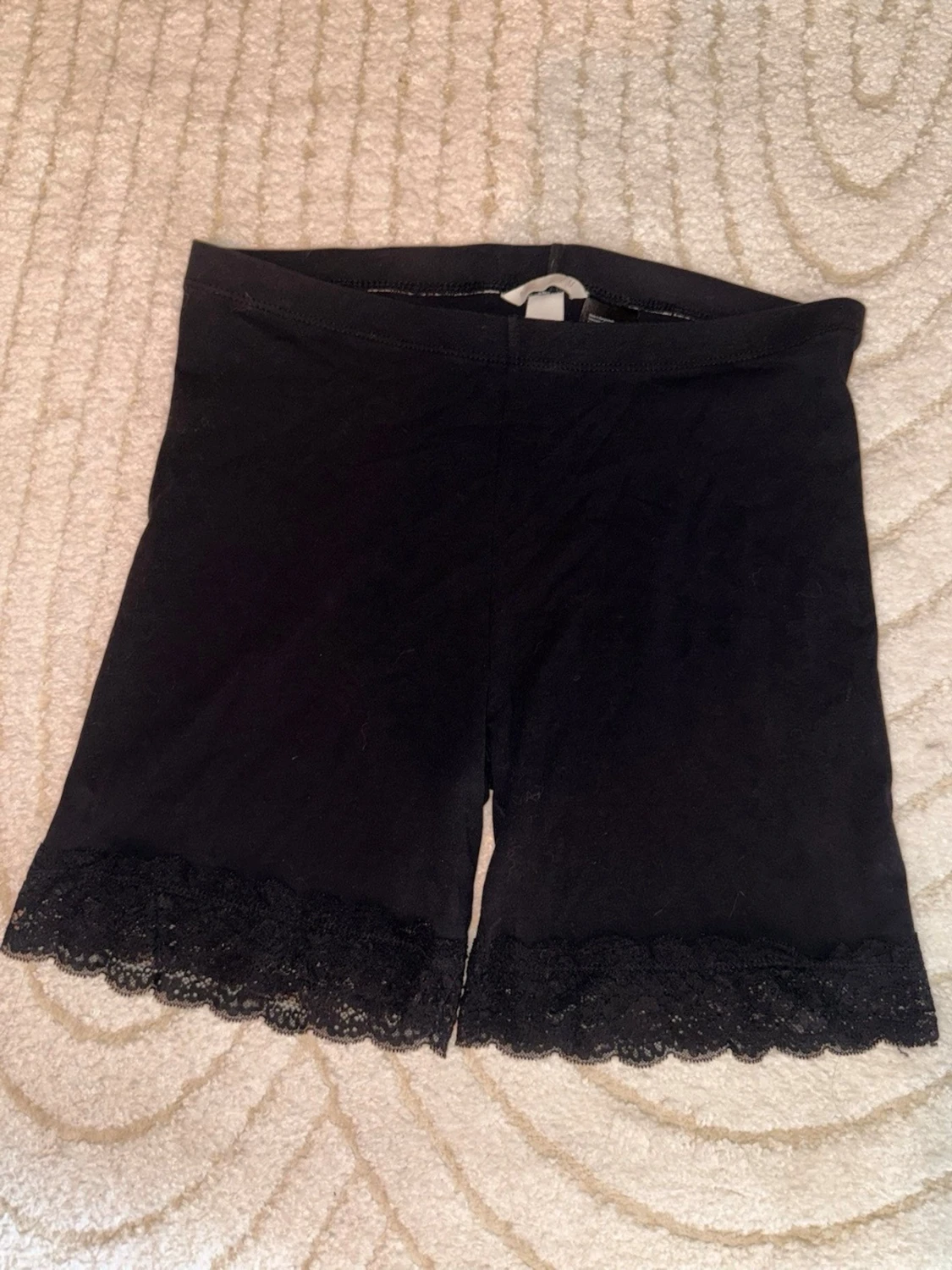 Svarta shapewear-shorts med spets - 1