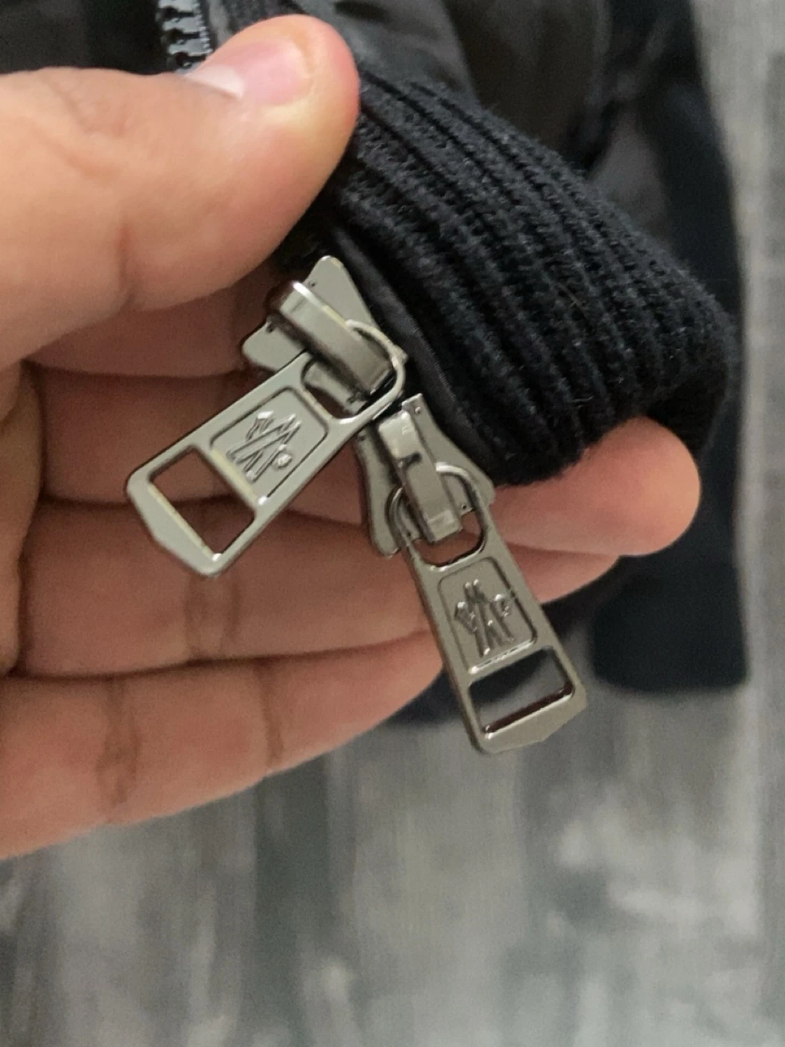 Svart pufferjacka från Moncler - 3