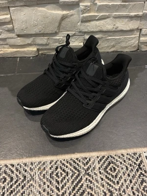 Adidas Ultra boost  - Ett par super sköna ultra boost som är helt nya och aldrig använda! | Inget og medföljer | Strl; 42 | Pris kan diskuteras vid en snabb o smidig affär!