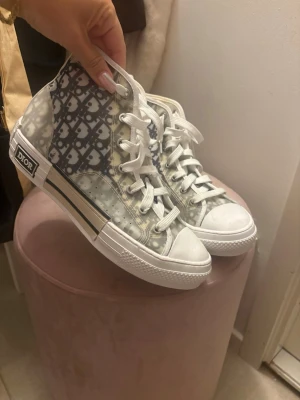 Jätte fina skor 🤩 - Använda 2 gånger passar även storlek 40