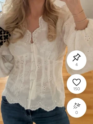 Blus - Säljer en jätte fin blus ifrån Gina tricot i storlek M. Blusen är använd 2 gånger och är i mycket bra skick💕