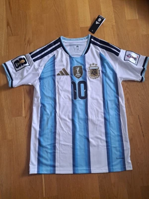 Messi Argentina fotbollströja  - Helt ny med prislappar.