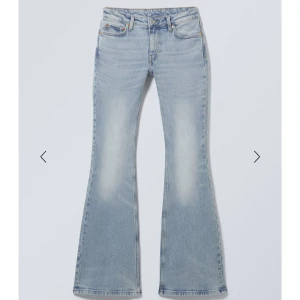 Ljusblå bootcut jeans - Jeans från weekday i modellen flame!!