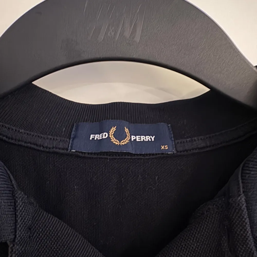 Långärmad pikétröja från Fred Perry. Säljer eftersom den blivit för liten. Neuletakit & Villapaidat.