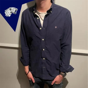 MORRIS SKJORTA  - Riktigt fet skjorta från Morris | Skick: 9/10 | Strl: S | Modellen är 180cm lång | Hör av dig vid frågor eller funderingar!