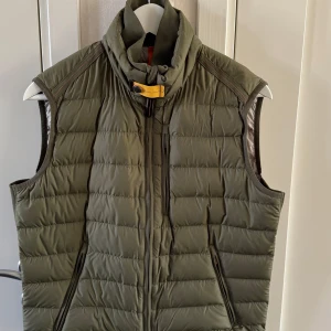 Parajumper väst - Parajumper väst i storlek S i mycket fint skick!