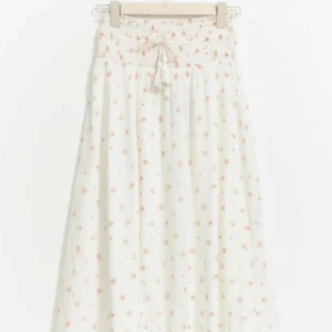 Maxi kjol - Jättefin vit maxi kjol med blom mönster från Gina tricot❤️ i storlek 146/152❤️