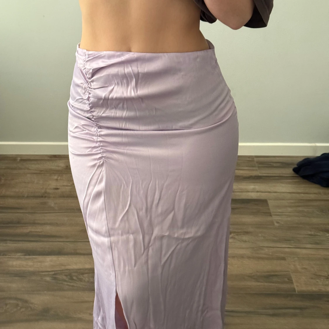 Ljuslila långkjol med slits