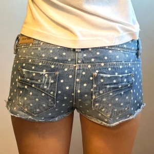 Jeansshorts  - Midjemått: 39cm 💖