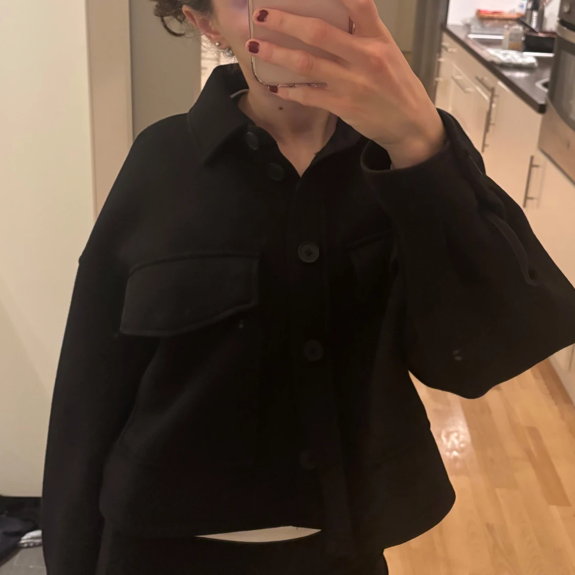 Kort svart ”kappa”  - 1