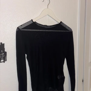 Svart genomskinlig topp - Svart genomskinlig topp från Zara