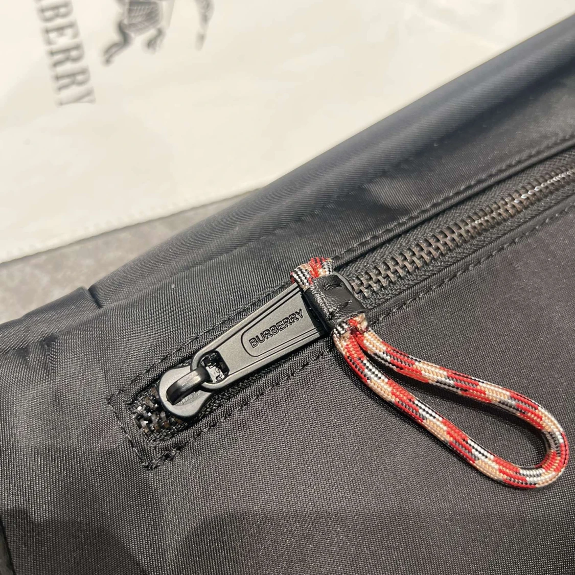 Rutig axelväska från Burberry - 2