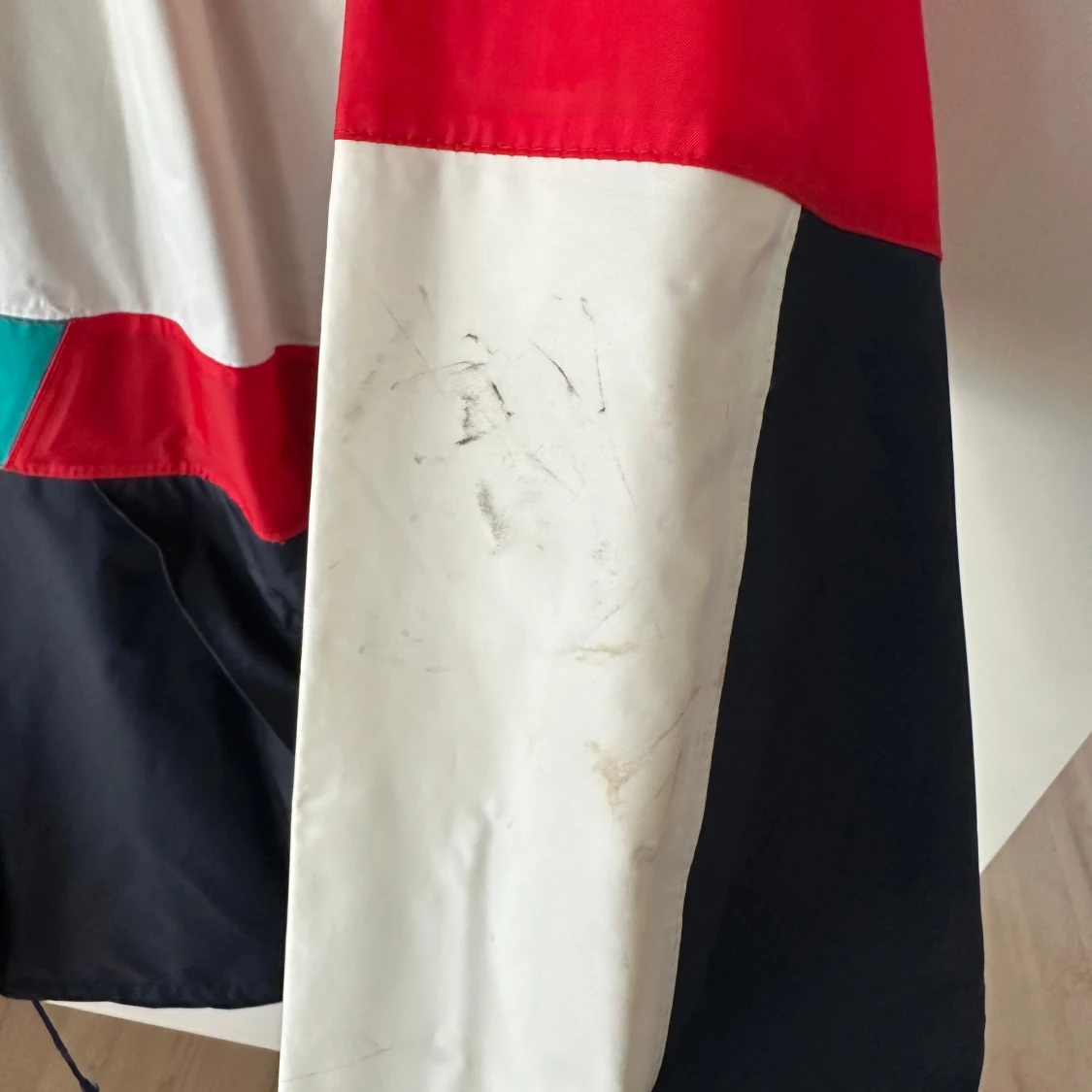 Flerfärgad regnjacka med retrostil - 3