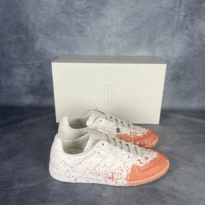Maison Margiela GATS Blush Paint Splatter  - Skick: 10/10 | Tillbehör: Allt OG | Nypris: +- 8000 SEK 
