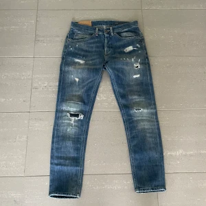 Dondup George jeans  - Säljer nu dessa dondup George jeans, skriv för fler bilder/frågor🙌🏼storlek 30 men passar min kompis som har 28