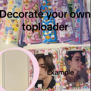 Enhypen toploders- välj din bias i lomo Cards  -  Enhypen toploader – välj din bias!  🧸 Beskrivning: Köp inte direkt – skriv till mig först! ❤️💞 📦 Beskrivning:  Säljer handgjorda, dekorerade toploaders med Enhypen lomo cards – perfekt för K-pop-älskare och samlare! 💖✨  Vi kommer överens om priset tillsammans 💞  🧸 Innehåller: 	•	1 dekorerad toploader med ett lomo card inuti 	•	Endast medlemmar från Enhypen finns tillgängliga (vänligen meddela vem som är din bias!) 	•	Söt och unik dekoratio kommer med freebies 