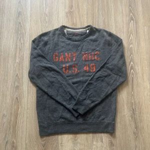 Gant tröja  - En snygg tröja i bra skick utan några som helst anmärkningar. Hör av er vid ytterligare frågor annars fritt fram att köpa!                              (Postar inom 24h)