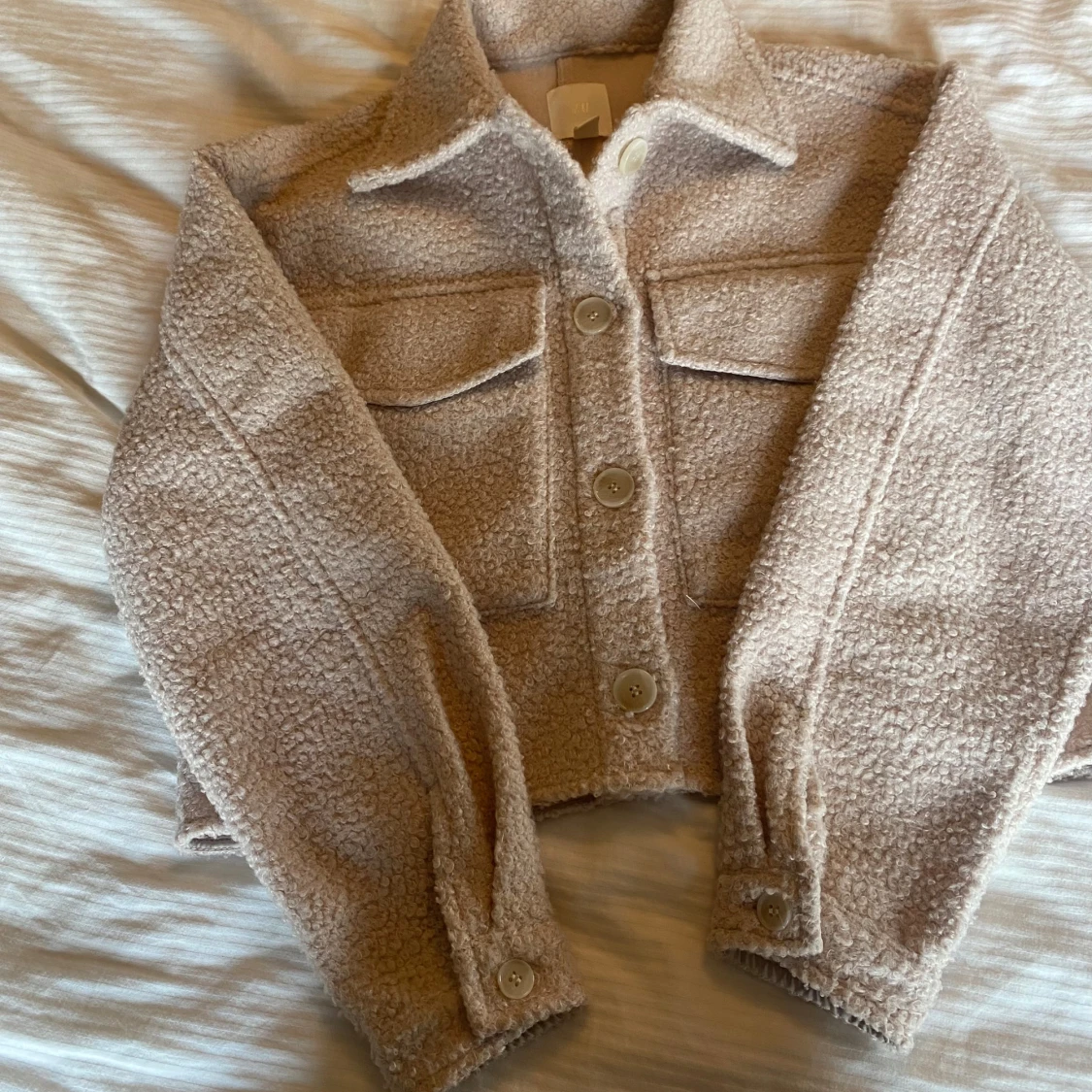 Beige teddyjacka från H&M, croppad - 1