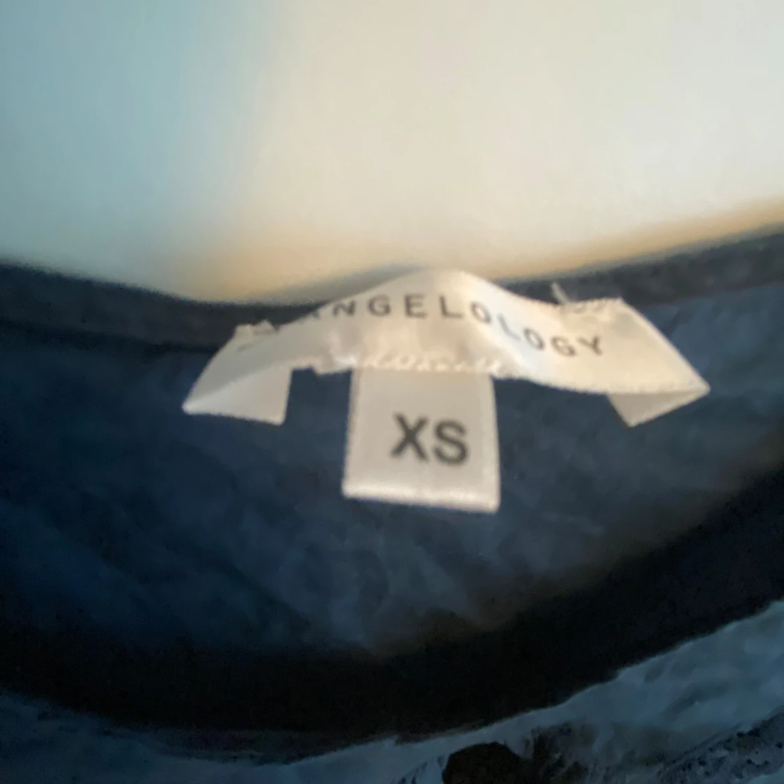 Marinblå blus med puffärm från lager 157 - 2