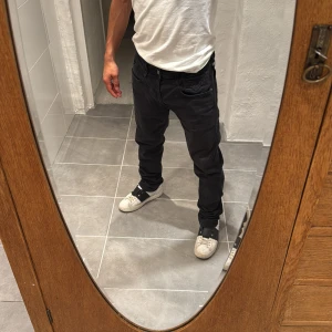 Replay jeans  - Ett par snygga jeans från Replay i storlek W33 L30 i modellen Anbbas 