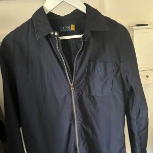 Ralph lauren overshirt  - Säljer min snygga skjort overshirt från ralph lauren storlek s ganska bra skick 8/10