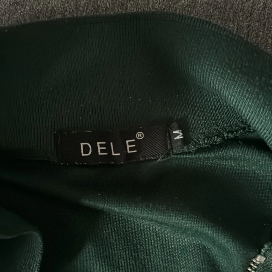 Mörkgrön pikétröja  - 2