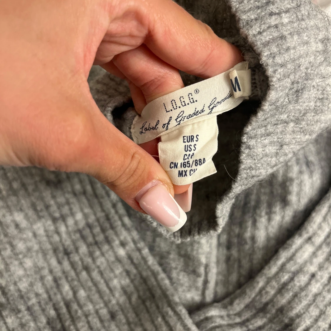 Grå ribbstickad polotröja - 2