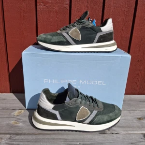 💫Philippe Model Trainers | 42💫 - Säljer ett par Philippe Model trainers. Mycket bra skick 9/10. Box ingår. Storlek 42. Priset går att diskutera. Hör av er vid minsta fråga.  