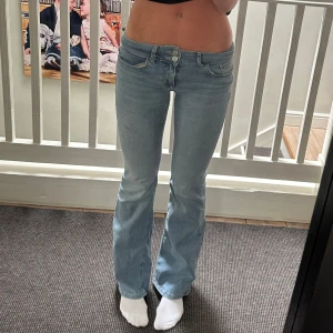Lågmidjade jeans - Lågmidjade bootcut jeans från Nelly i storlek 34