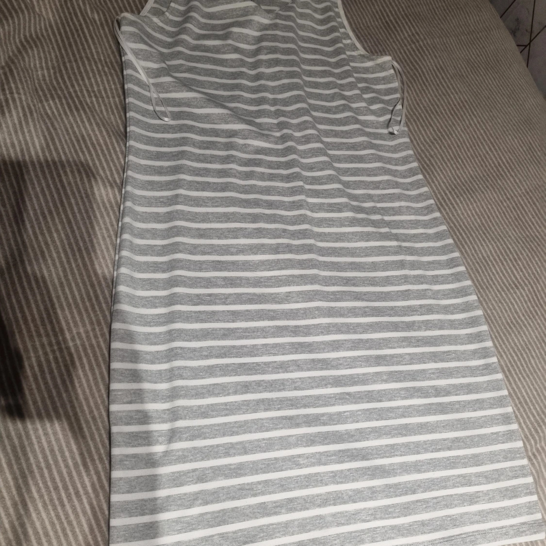 Randiga ärmlösa klänningar från Vila - 1