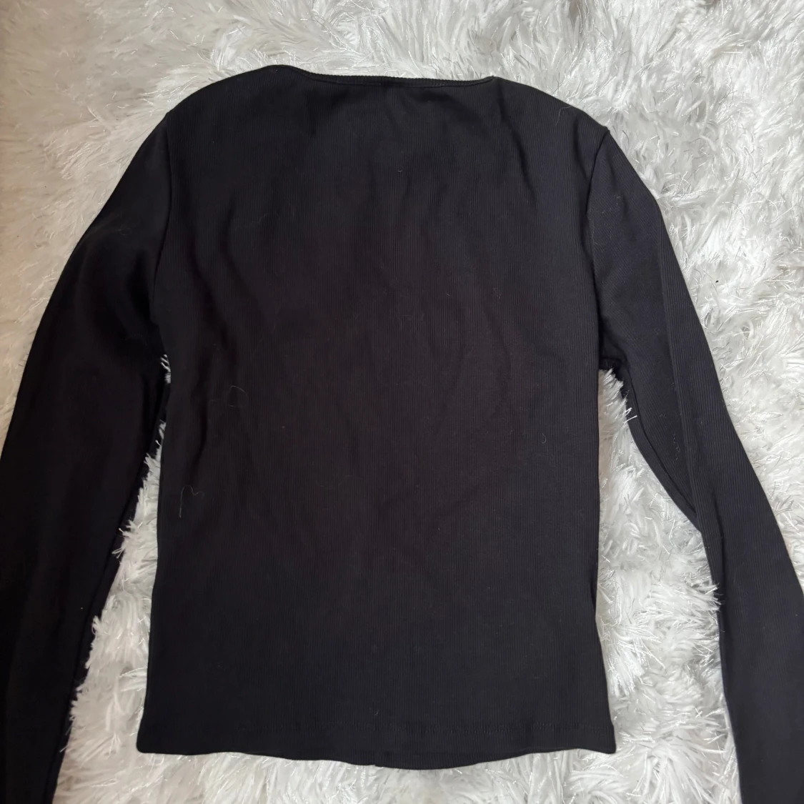 Svart långärmad topp med rosetter Gina Tricot - 2