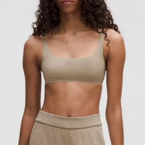 Sport bh lululemon - Säljer denna sport bh från Lululemon. Storlek 6 vilket motsvarar S. Aldrig använd och har prislappen kvar. 350 kr + frakt. Vid fler frågor, etc, skriv privat 🙌🏼🩷💐🏄🏽‍♀️☀️🫰🏼✌🏼
