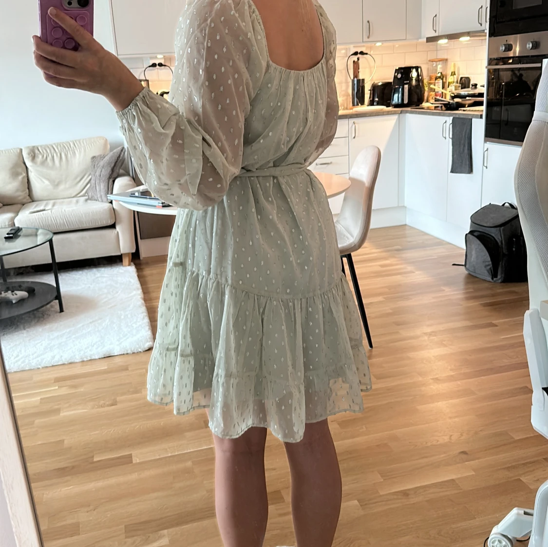  Grön klänning med volang - 3