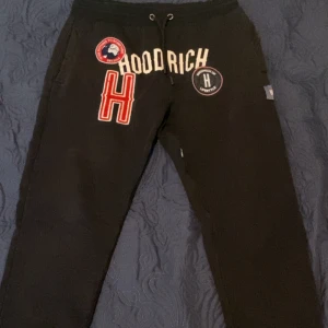 Hoodrich Byxorn - Hoodrich byxor, inte använda många gånger, inga skador, köpta i Jd,  lödigt sköna pris kan diskuteras!