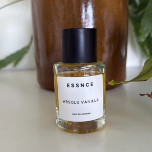 ESSNCE Absolu Vanilla - Parfym från ESSNCE med doften Absolu Vanilla. Perfekt för dig som älskar varma, söta vaniljtoner.