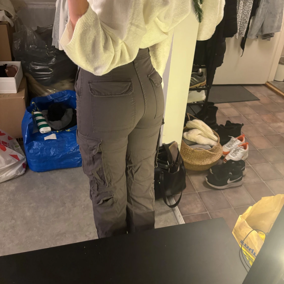 Mörkgråa cargobyxor - 1