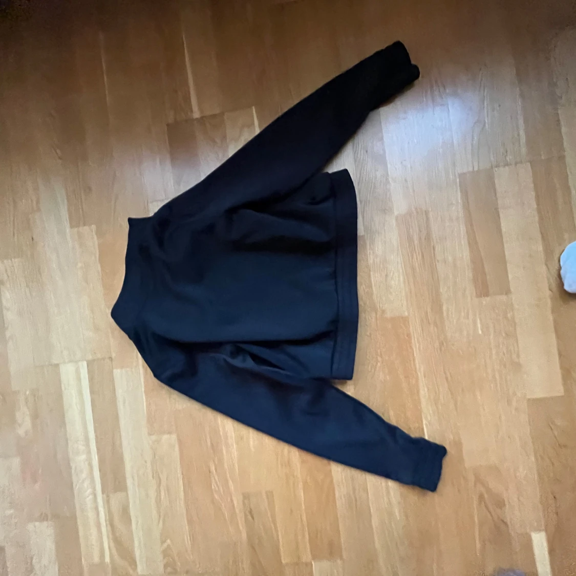 Svart tröja med tränings material  - 1