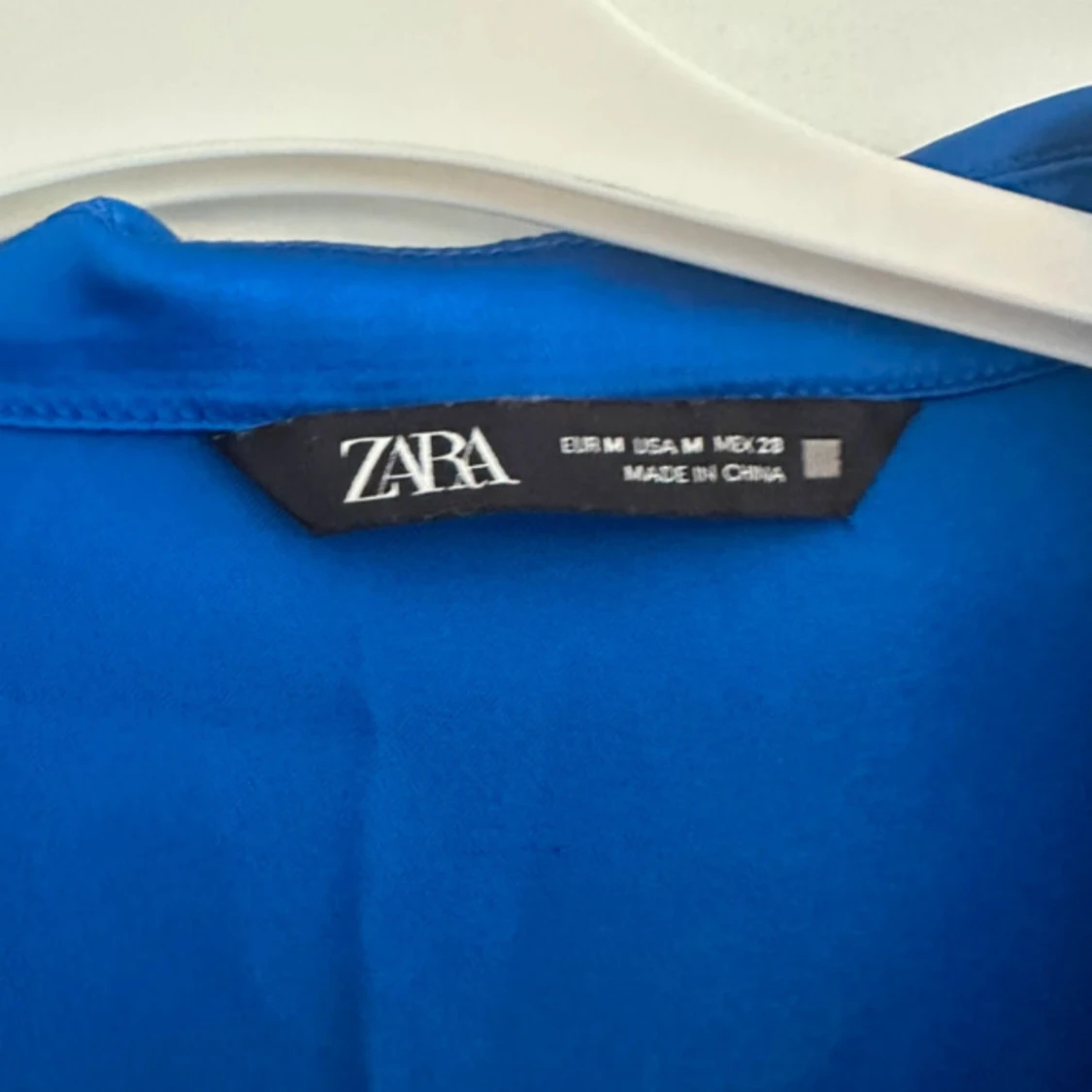 Blå satin-klänning från Zara - 2